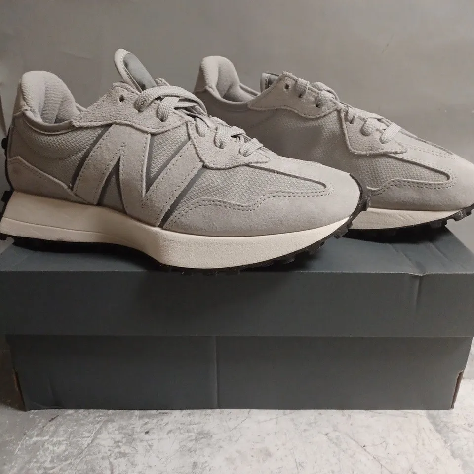 BOXED PAIR OF NEW BALANCE SHOES IN GREY SIZE UK 5
