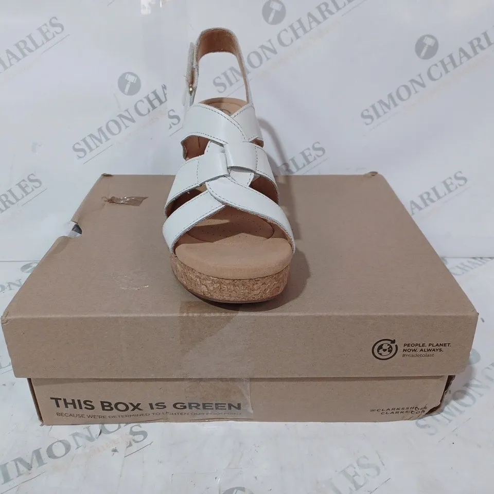 BOXED PAIR OF COLLECTION BY CLARKS OPEN-TOE STRAPPY WEDGE SANDALS IN WHITE SIZE 7