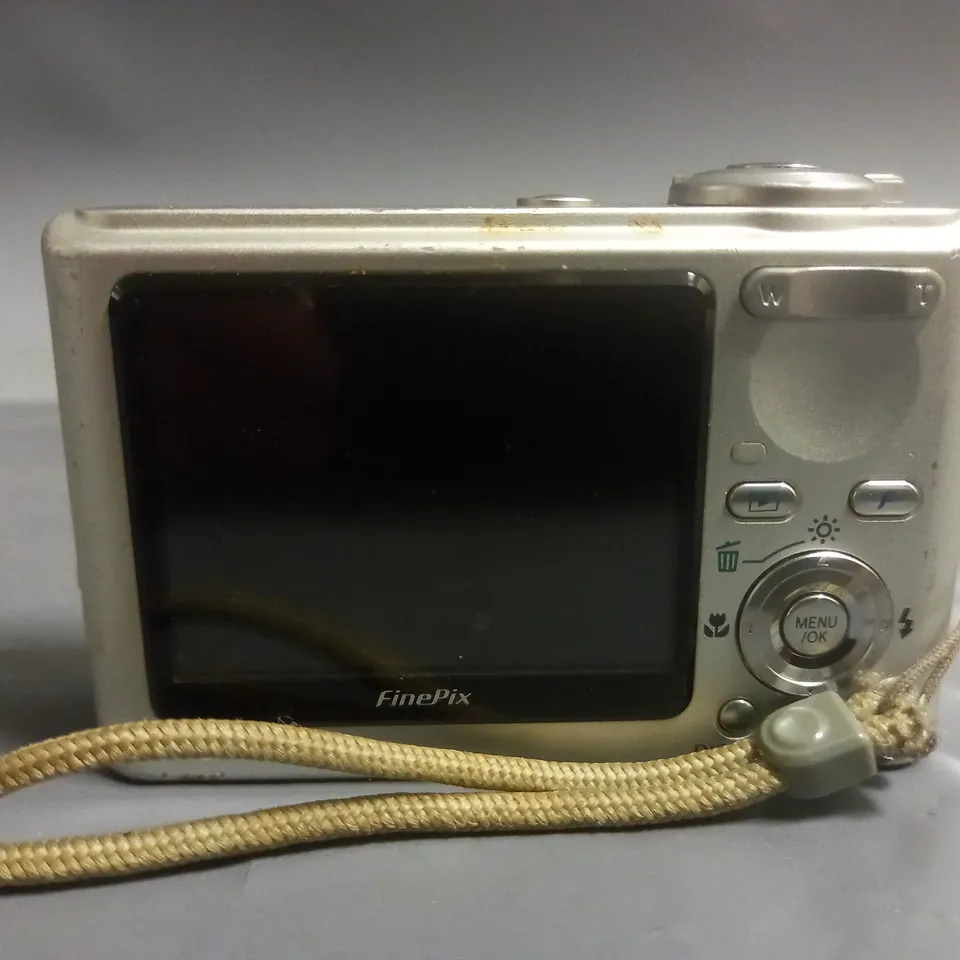 FUJIFILM FINEPIX F10 CAMERA