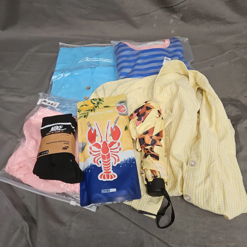 BOX OF APPROXIMATELY 20 ASSORTED CLOTHING ITEMS TO INCLUDE SOCKS, UMBRELLA, TOPS, ETC