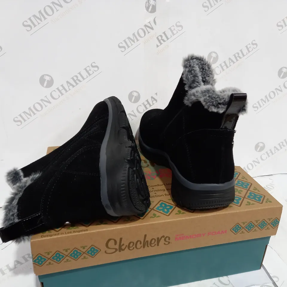 BOXED SKECHERS HIGH ZIP BOOTS, BLACK - SIZE 6