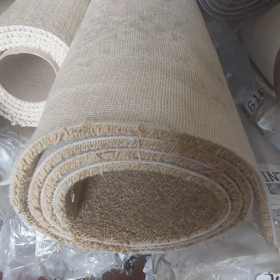 ROLL OF QUALITY CRESTA DIMENSION HEATHERS CARPET - APPROXIMATELY 4 x 2m