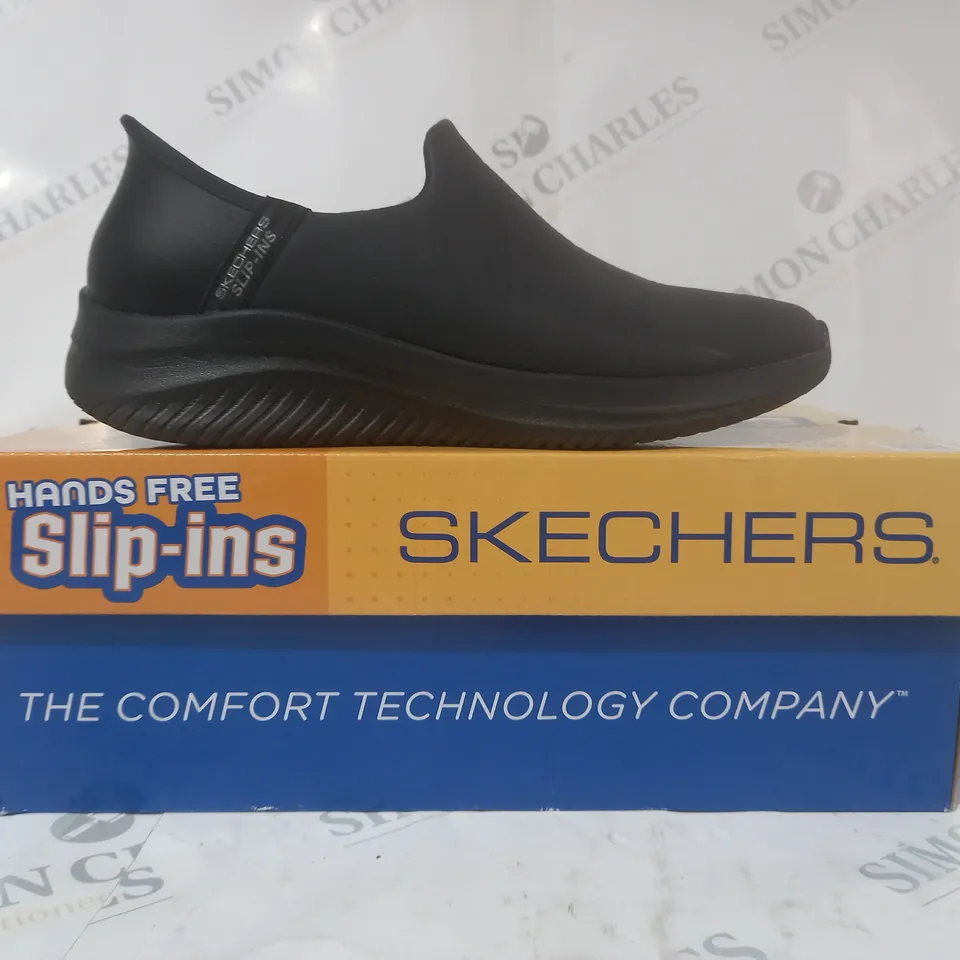 BOXED PAIR OF SKECHERS HANDS FREE SLIP-INS IN BLACK UK SIZE 4