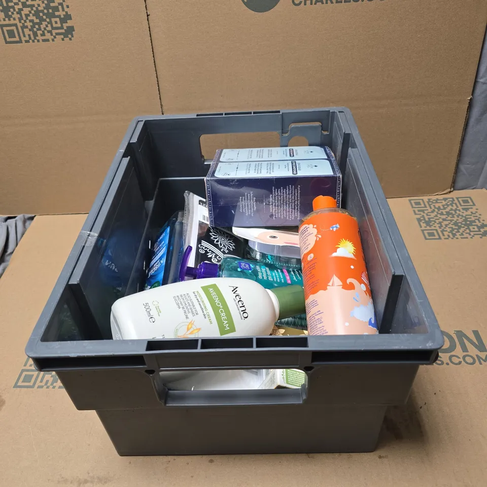 TOTE OF APPROXIMATELY 16 ASSORTED COSMETIC ITEMS TO INCLUDE AVEENO CREAM, CHILDS FARM BUBBLE BATH, NATURE SPELL SALT FREE SHAMPOO/CONDITIONER ETC