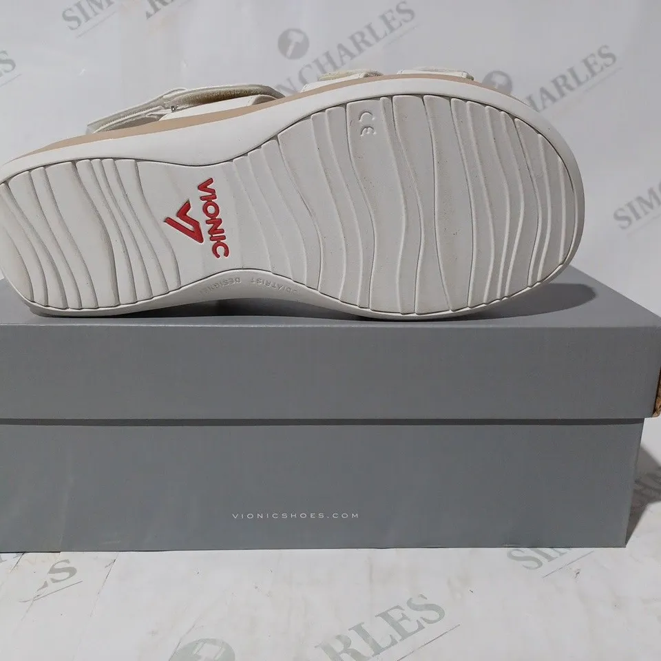 BOXED PAIR OF VIONIC OPEN TOE LOW WEDGE SANDALS IN WHITE SIZE 7