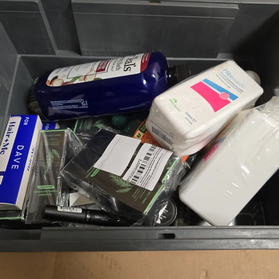 APPROXIMATELY 15 ASSORTED HEALTH & BEAUTY PRODUCTS TO INCLUDE SHAMPOOS, DAVE AND ESSENTIAL OILS