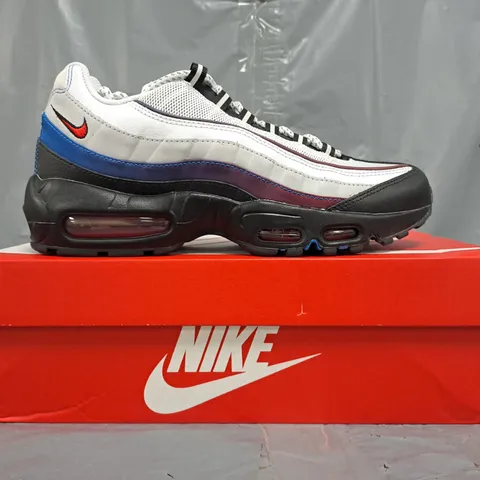BOXED PAIR OF NIKE AIR MAX SHOES IN MULTICOLOUR SIZE UK 7