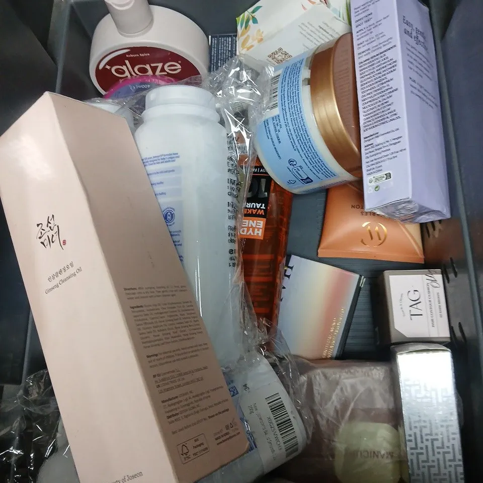 APPROXIMATEY 20 ASSORTED HEALTH AND BEAUTY PRODUCTS TO INCLUDE PANTENE SHAMPOO, TROPIC EYE MASKS AND SANEX ZERO SHOWER GEL