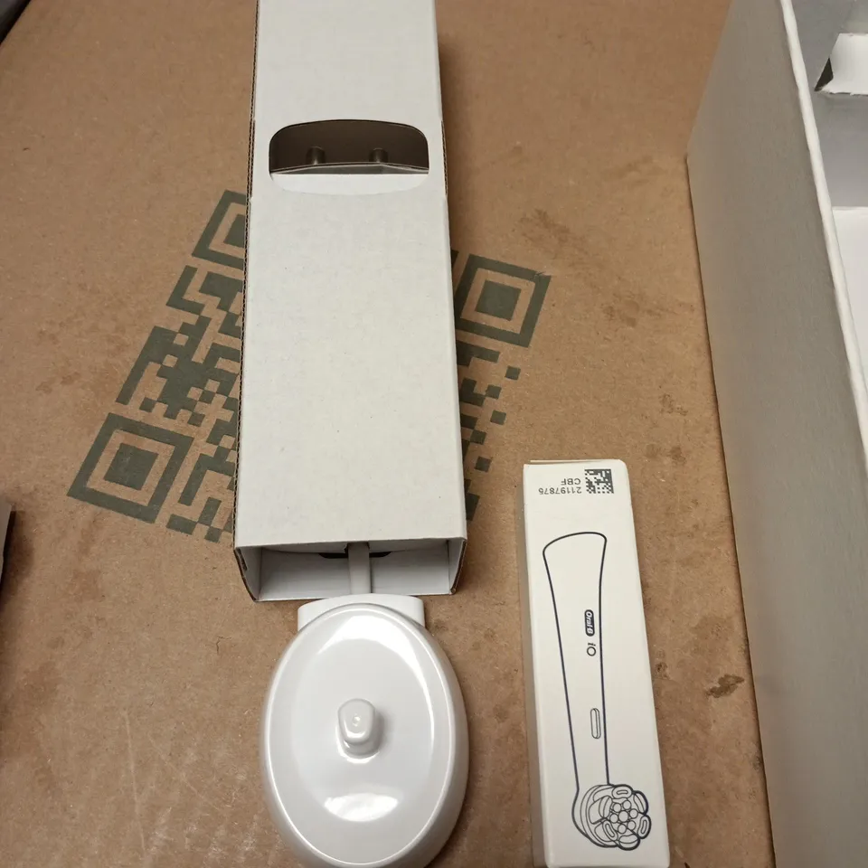 ORAL-B IO SERIES 6 DUO ELECTRIC TOOTHBRUSHES – BLACK & PINK, 2-PACK