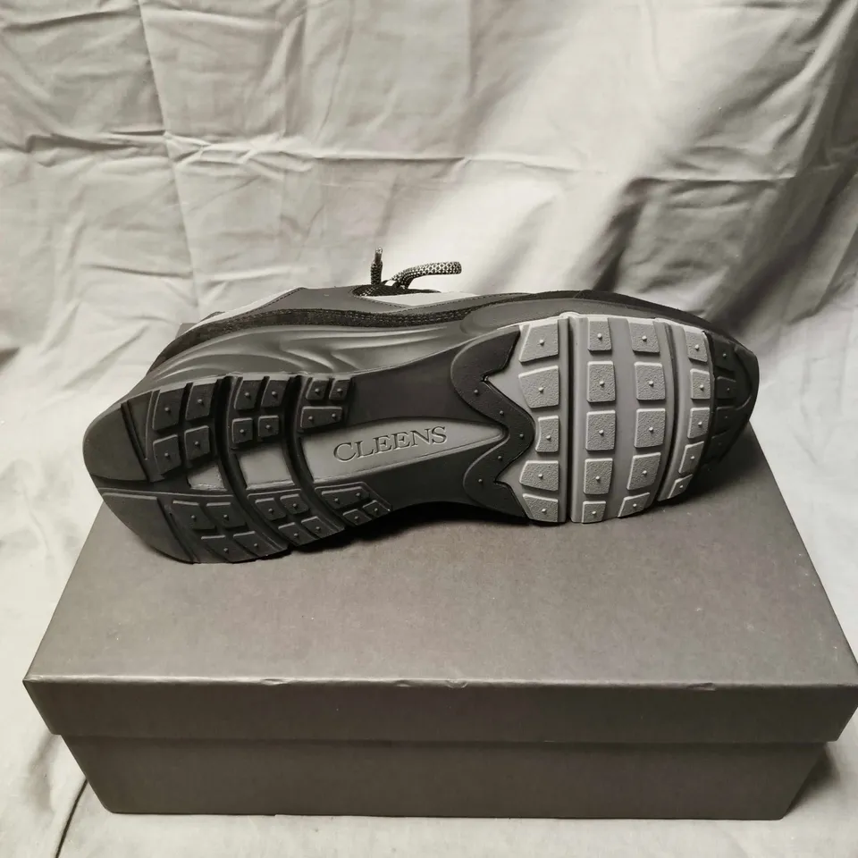 CLEENS AERO RUNNER TRAINERS IN STEEL - 9.5