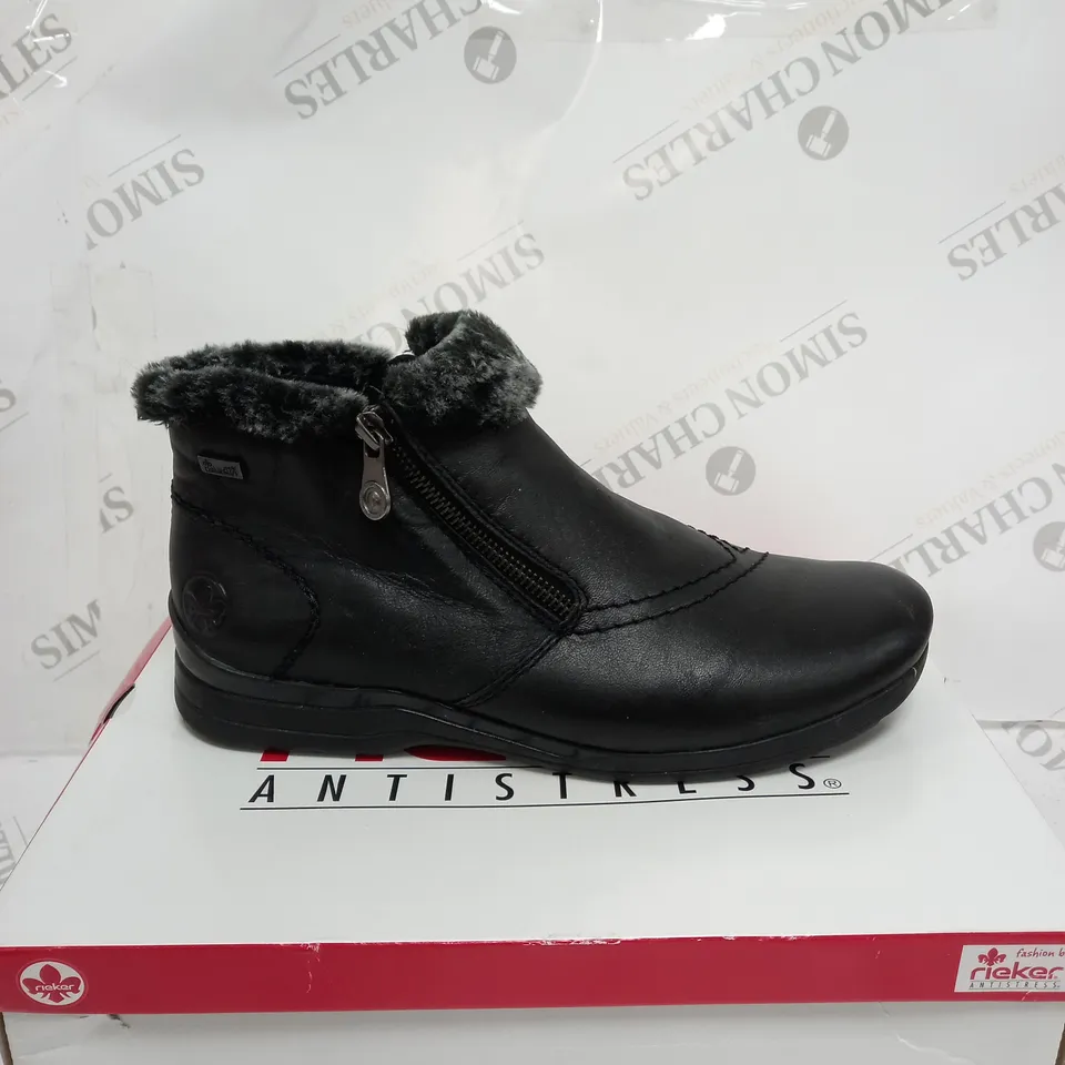 BOXED PAIR OF RIEKER HIGH TOP MIX MATERIAL TRAINER BOOTS UK SIZE 6.5