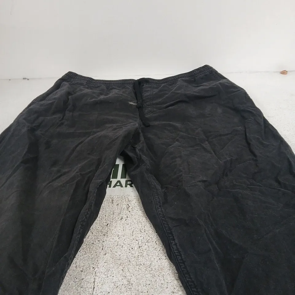 VANS BAGGY TAPERED FIT PANTS – BLACK, UK XL (X-LARGE)