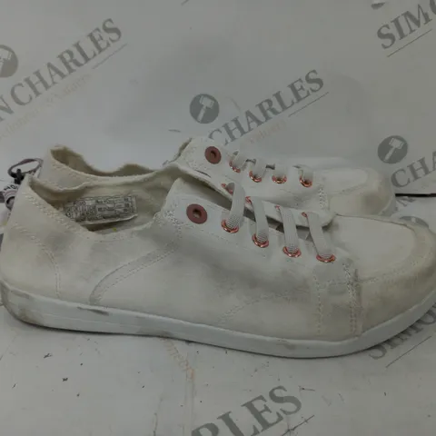 PAIR OF VIONIC WHITE PUMPS/TRAINERS - SIZE UK 7