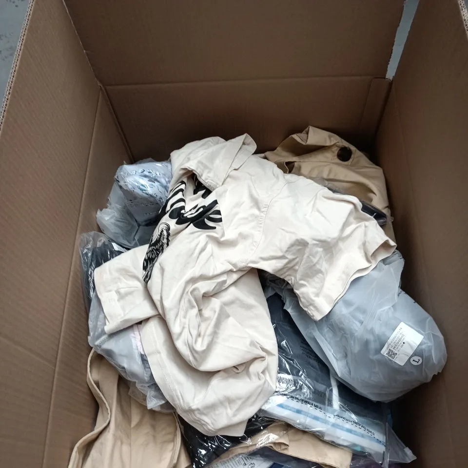 BOX OF APPROXIMATELY 25 ASSORTED CLOTHING ITEMS TO INCLUDE M&S CLOTHING, F&F CLOTHING ETC