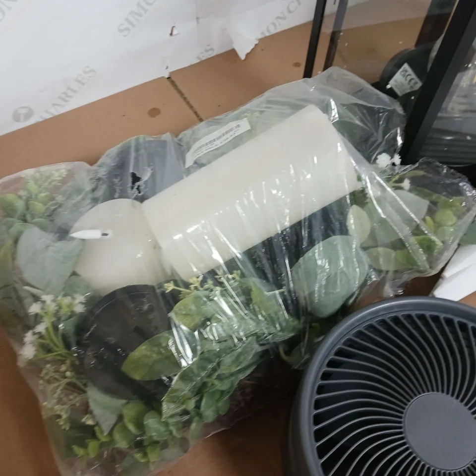 LOT OF 9 ASSORTED HOUSEHOLD ITEMS TO INCLUDE GARDEN LANTERNS, PRE-LIT CANDLES AND ADJUSTABLE FAN