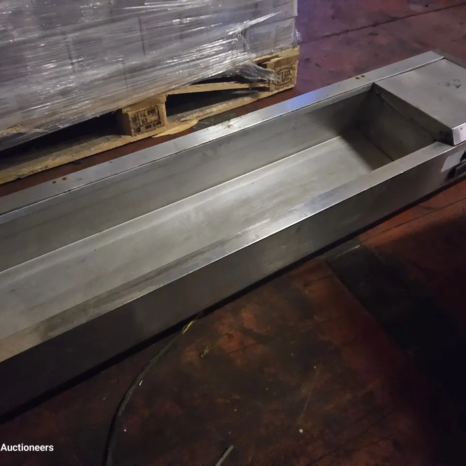COUNTER TOP REFRIGERATED SAOAD PREP UNIT