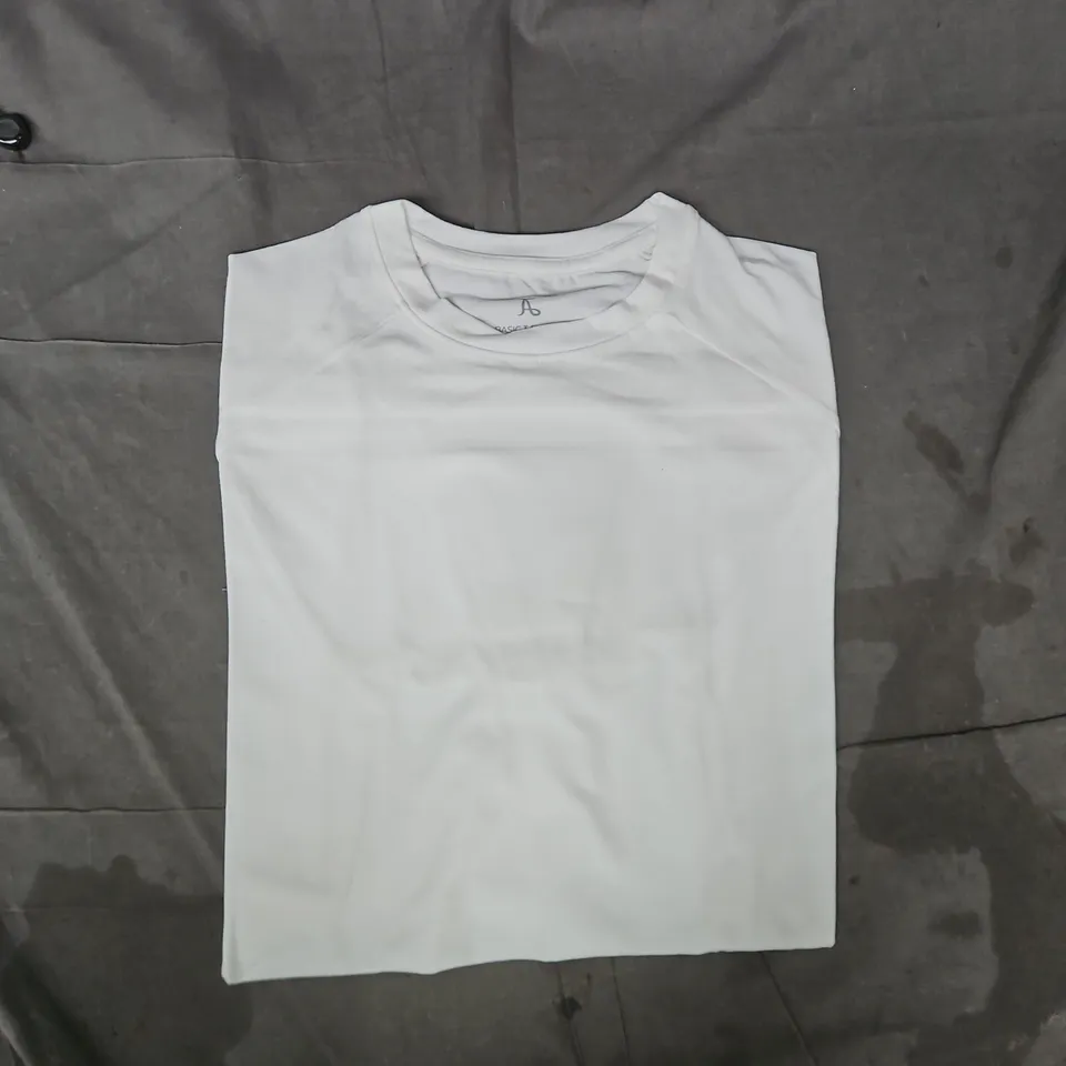 TAILORED ATHLETE MUSCLE-FIT BASIC T-SHIRT IN WHITE SIZE MEDIUM