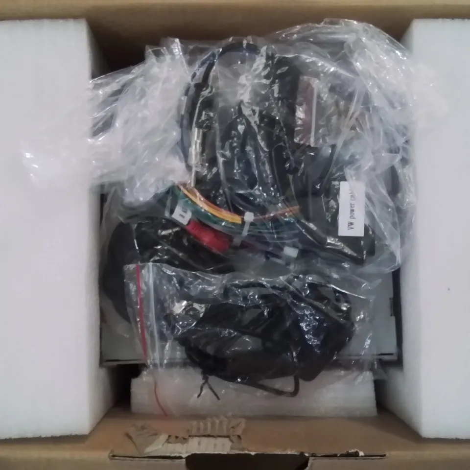 LARGE BOX CONTAINING ASSORTED CAR MULTIMEDIA SYSTEM INTERFACES // MODELS VARY