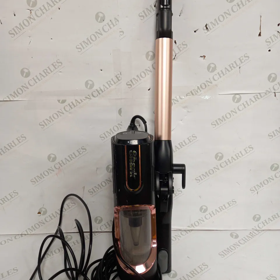 SHARK CORDED STICK VACUUM HZ500UKT