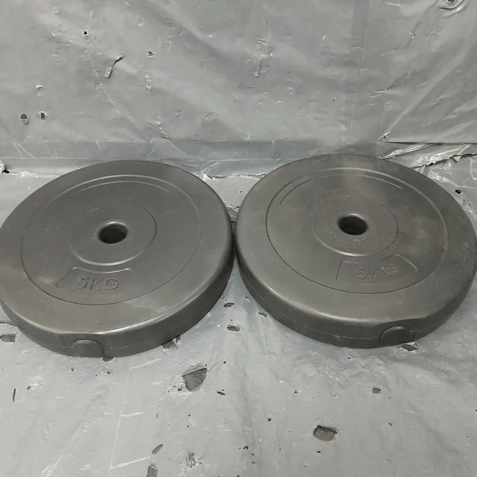 TWO 5 KG BUMPER PLATES 