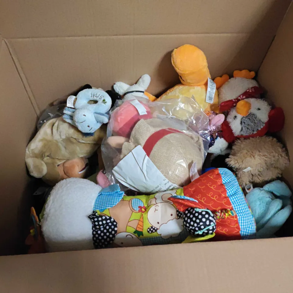 LOT OF APPROXIMATELY 30 ASSORTED PLUSHIES TO INCLUDE MINECRAFT CREEPER, MONKEY AND TY BEANIES