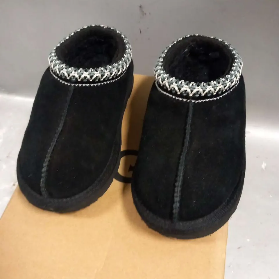 BOXED UGG TASMAN II CHILDREN'S SIZE 9