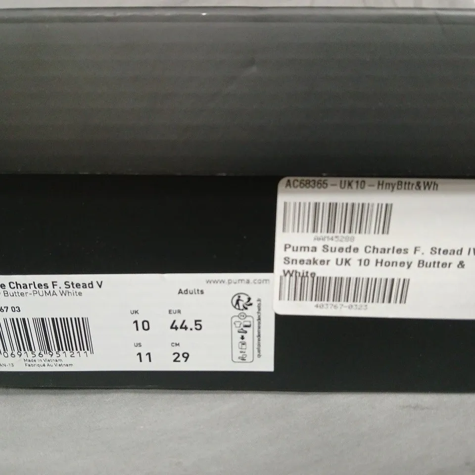 BOXED PUMA SUEDE CHARLES F. STEAD V TRAINERS IN HONEY BUTTER & WHITE - UK 10