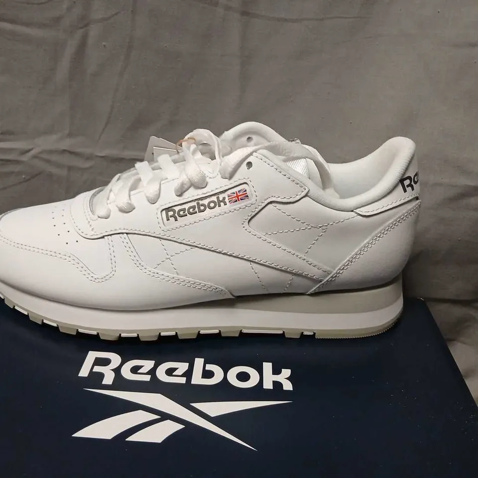 REEBOK CLASSIC LEATHER UNISEX SNEAKERS – UK 7.5 (US MEN 8.5) – WHITE LEATHER
