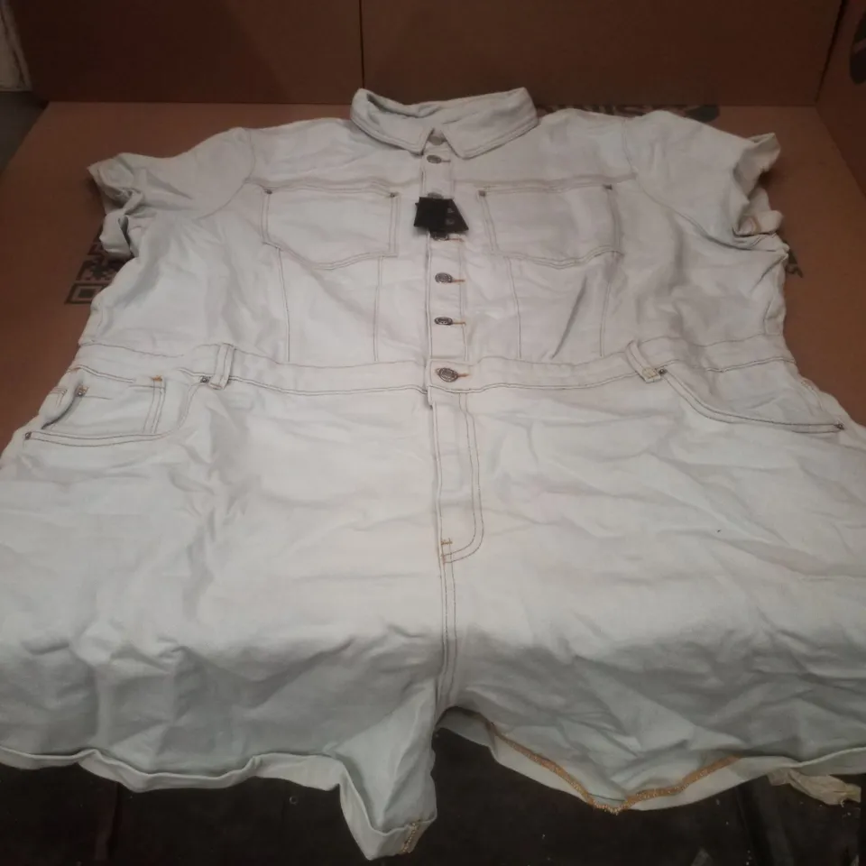 BOX CONTAINING APPROXIMATELY 10 BRAND NEW SIMPLY BE BLEACH WASH DENIM PLAYSUITS - SIZE 30