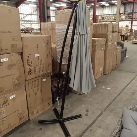 OUTDOOR FREESTANDING GARDEN PARASOL