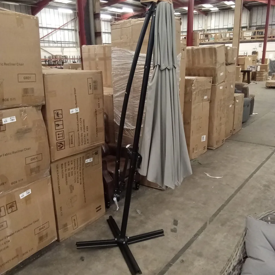 OUTDOOR FREESTANDING GARDEN PARASOL