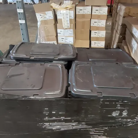 PALLET CONTAINING A VERY LARGE QUANTITY OF PLASTIC CONTAINER LIDS
