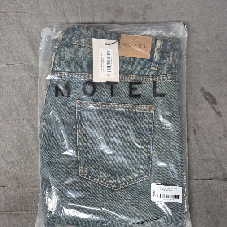 MOTEL JEANS – LOW RISE, ROOMY FIT, BLUE ACID WASH – W32 L34