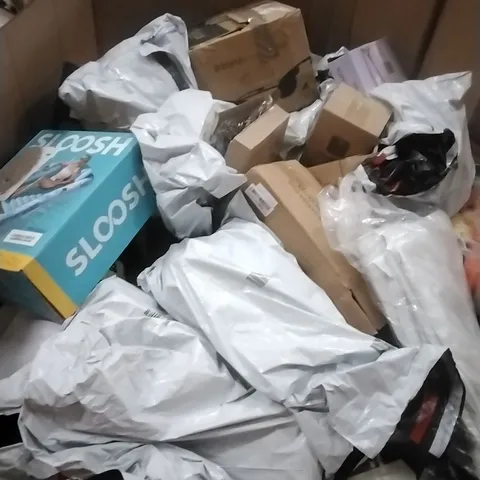 A PALLET CONTAINING A LARGE QUANTITY OF ASSORTED GARDEN HOSES AND SWIMMING PRODUCTS ETC