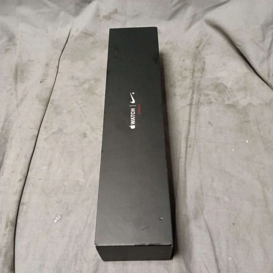 APPLE WATCH NIKE SERIES 3 IN BOX