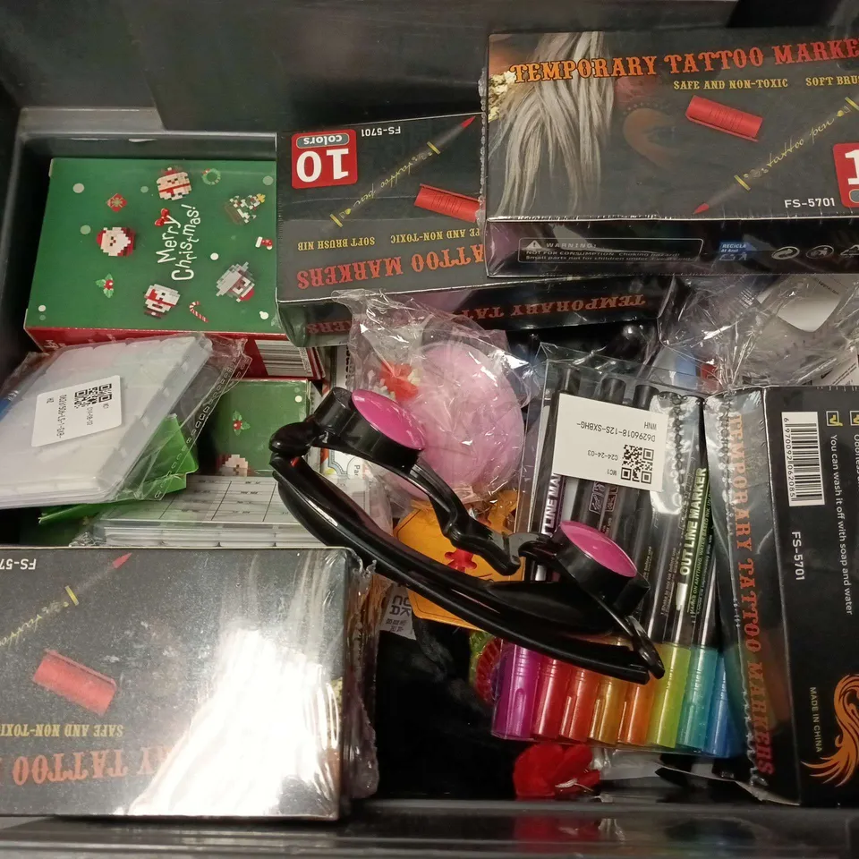 APPROXIMATELY 15 ASSORTED TOYS & GAMES PRODUCTS TO INCLUDE FLYNOVA PRO, MECHANICAL MAN TOY, OUTLINE MARKERS, ETC