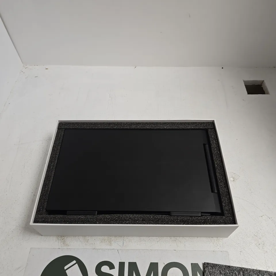 MAGIC RAVEN PORTABLE MONITOR