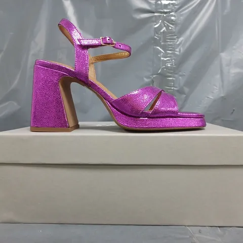 BOXED PAIR OF OLIVER BONAS OPEN TOE FLARED BLOCK HEEL SANDALS IN PINK SIZE UK 5