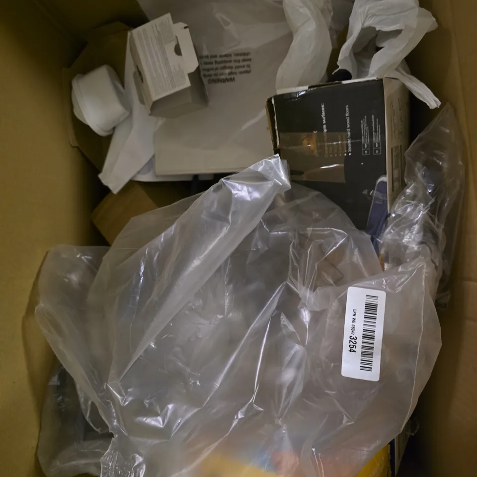 BOX OF APPROXIAMTELY 15 ASSORTED ITEMS TO INCLUDE - MARVEL WE ARE GROOT , SIS WATER BOTTLE , NUMBER BLOCK ETC
