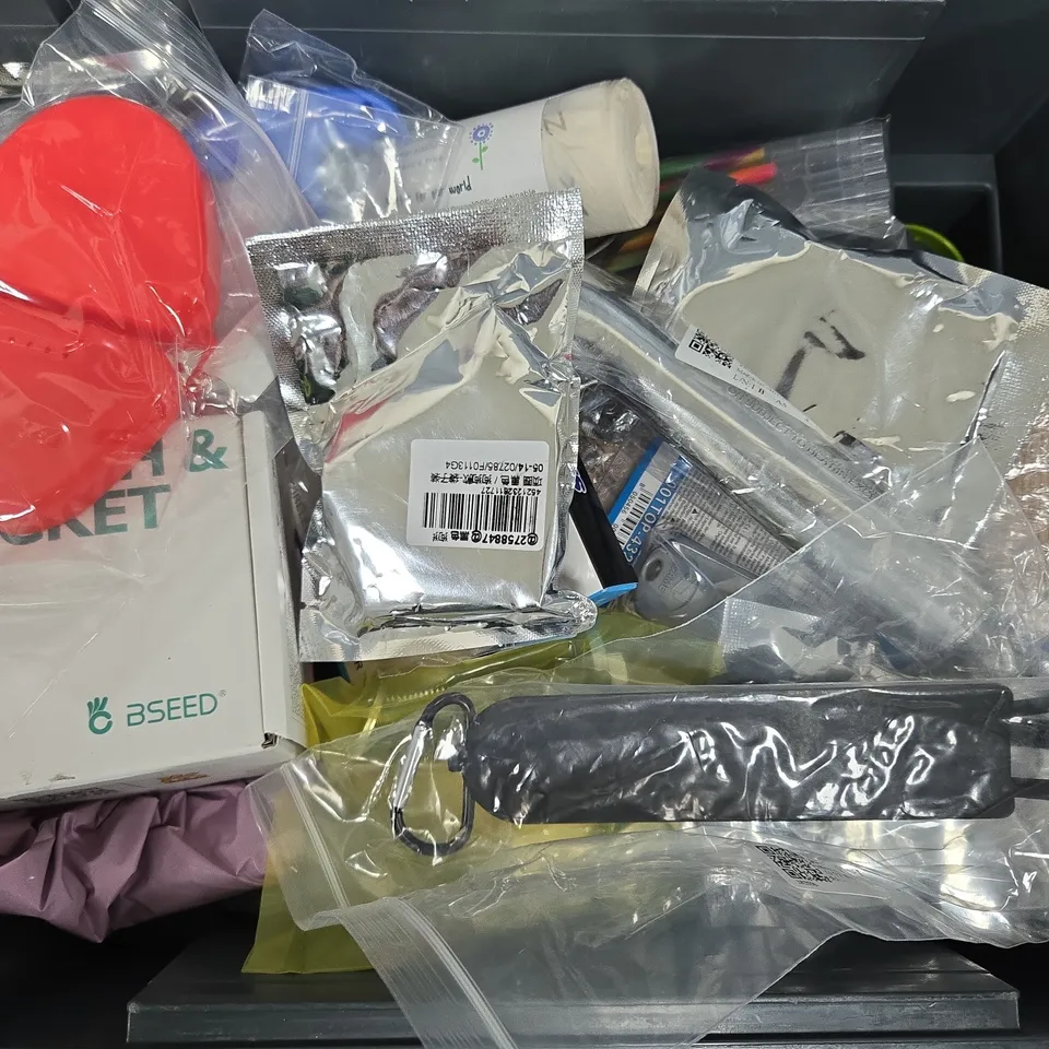 APPROXIMATELY 15 ASSORTED HOUSEHOLD ITEMS TO INCLUDE KIT & KIN NAPPY SACKS, ANYAST M2 PLUS WIRELESS DISPLAY RECIEVER, WOOD WATERBRONE PAINT, ETC