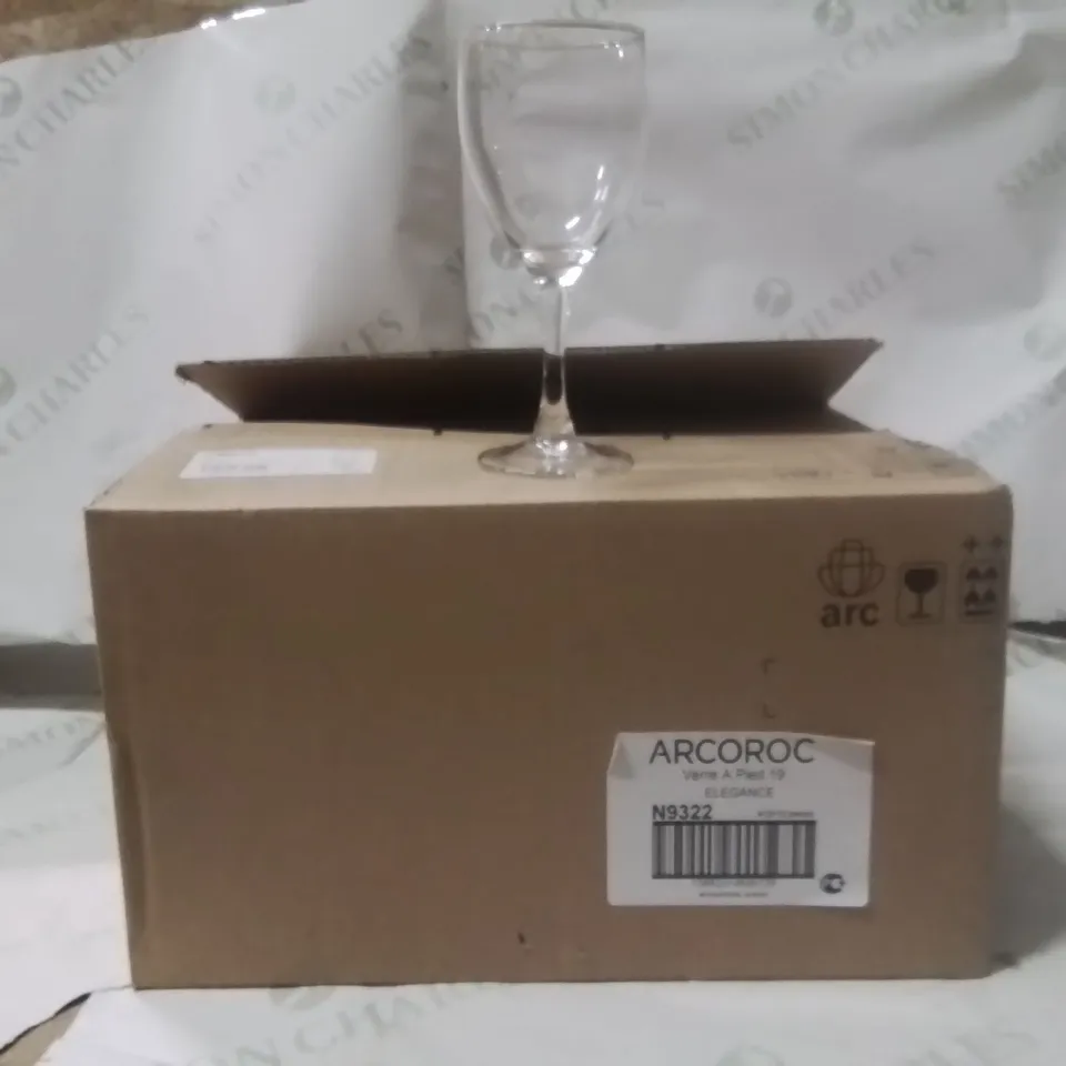 BOXED ARCOROC WINE GLASSES APPROXIMATELY 12