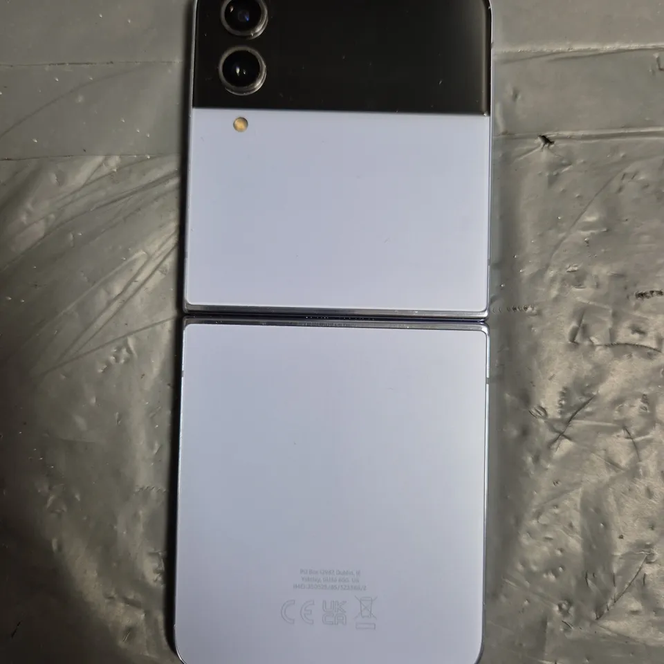 SAMSUNG GALAXY Z FLIP 4 SMARTPHONE