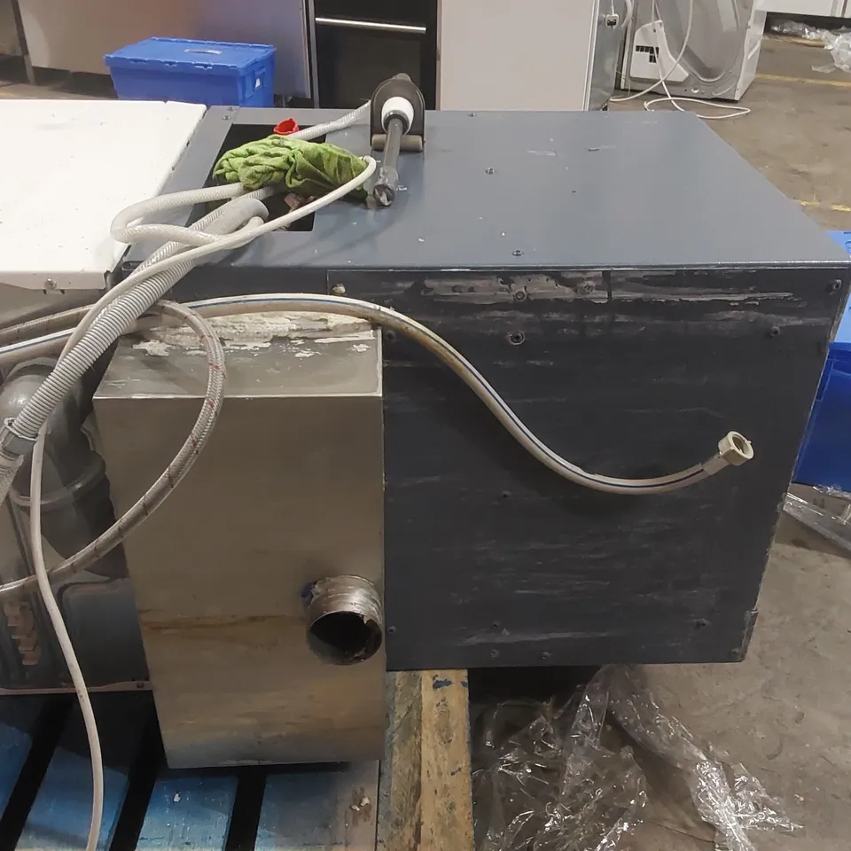 MIELE MOPSTAR 60 PROFESSIONAL WASHING MACHINE WITH SHELF STAND AND ASSORTED CLEANING PRODUCTS