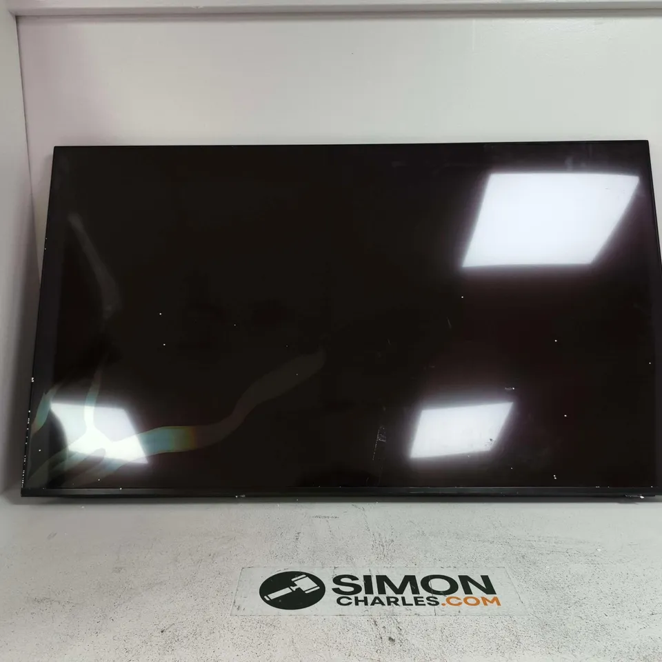 SAMSUNG 55-INCH LED TV - UE55 SERIES SMASHED SCREEN
