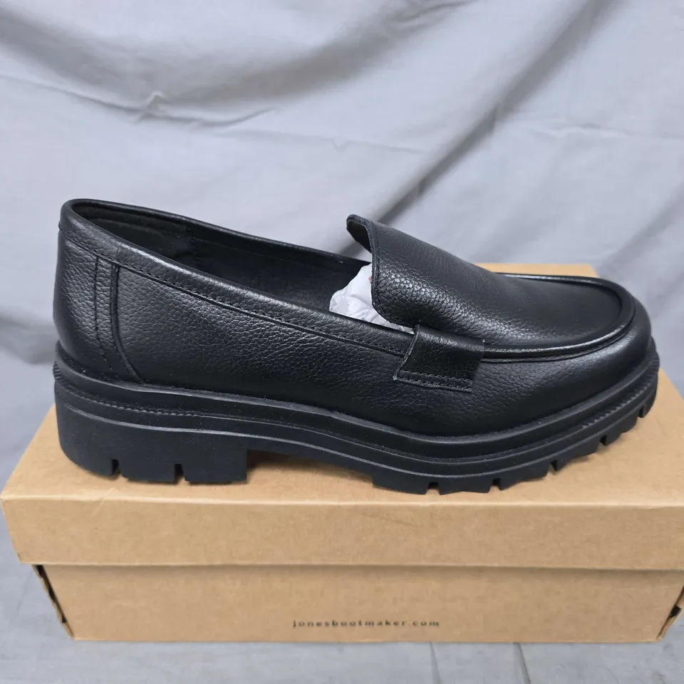 BOXED PAIR OF JONES BOOTMAKERS TABATA SHOES IN BLACK - SIZE 40