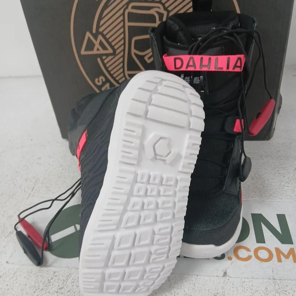 NORTHWAVE DAHLIA SL SNOWBOARD BOOTS – WOMEN'S, BLACK & PINK (EU 34)