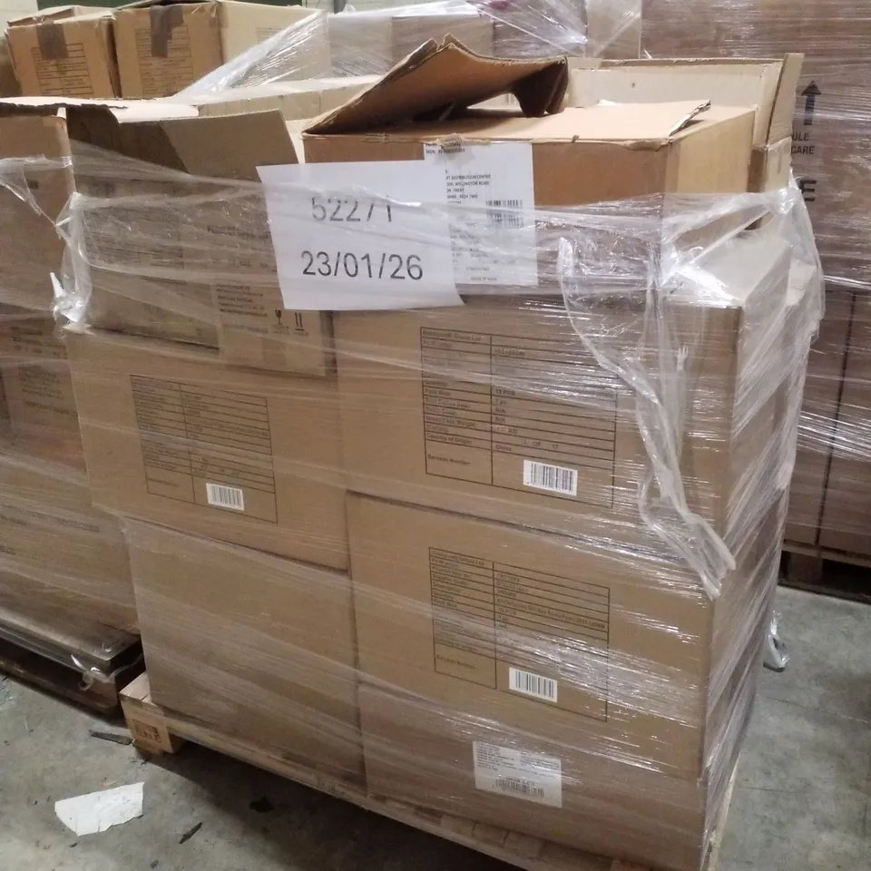 PALLET CONTAINING ASSORTED CHRISTMAS DECORATIONS INCLUDING WOODEN 3 STAR TRAYS, FELT LETTER Q, PLACE MATS, 1000 PIECE JIGSAWS & MACHE DECORATIONS