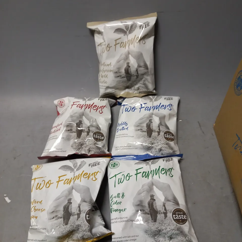 APPROXIMATELY 20 TWO FARMERS HAND COOKED CRISPS PACKS - VARIETY OF FLAVOURS - 40G 