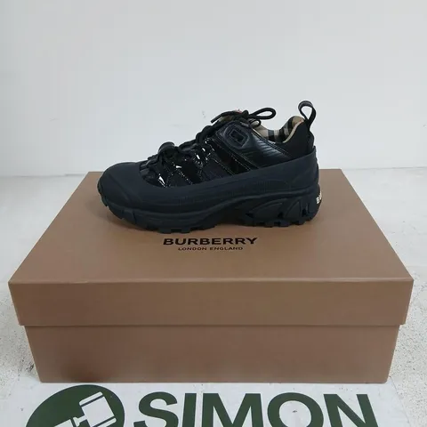 BURBERRY LOW TOP SNEAKER – BLACK SIZE 2