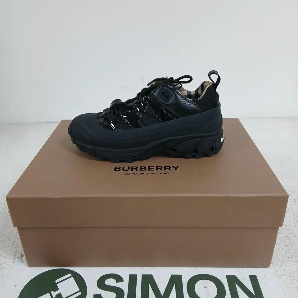 BURBERRY LOW TOP SNEAKER – BLACK SIZE 2